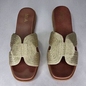 NWT MIA Women's Dia Flat Sandals - Soft Gold